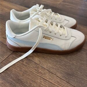 Puma Cream and Brown Sneakers